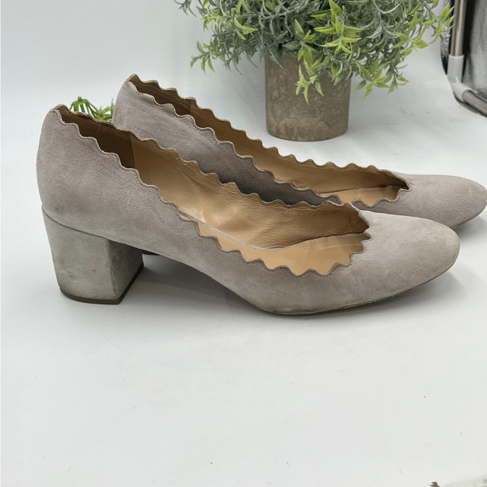 Chloe Light Grey Suede Lauren Scallop Trim Block Heel Pumps Sz 38/US 7 - Picture 2 of 15
